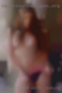 Elegant and with good dressing looking fun style. Elegant and with good dressing looking fun style.